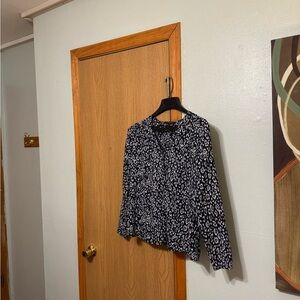 Banana Republic Factory Medium w/Animal Print Long Sleeve Open-Back Blouse - EUC